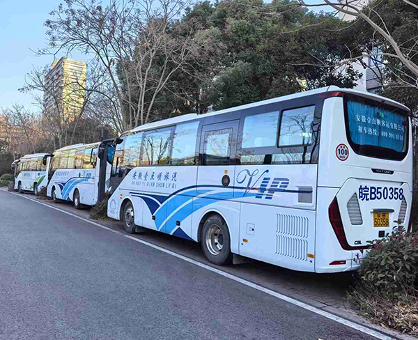 大巴車(chē)