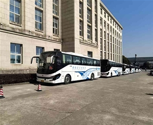 大巴車