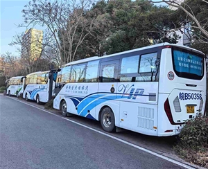大巴車